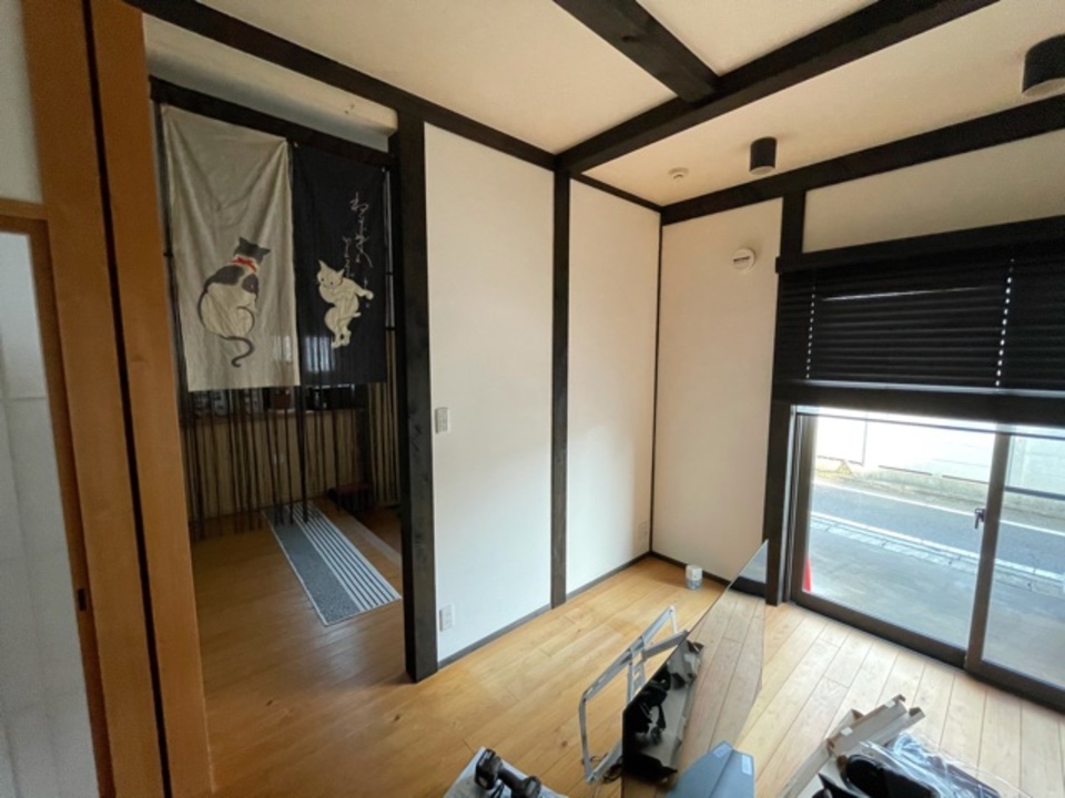 I様邸・TVを壁掛けにしました。10年前に建てさせていただいたお宅です。