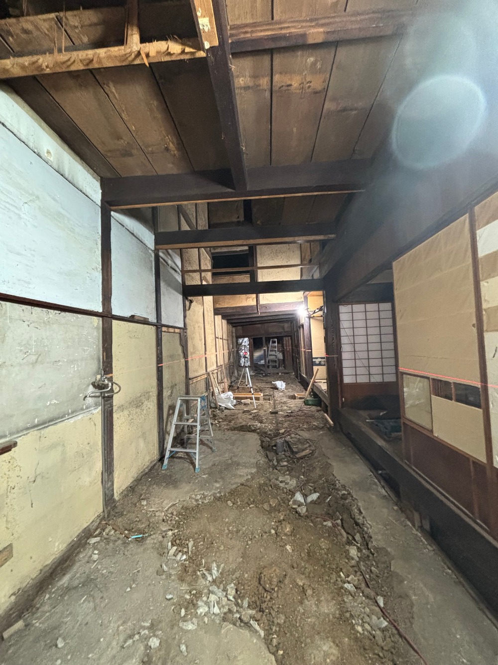 型枠を組み進めています