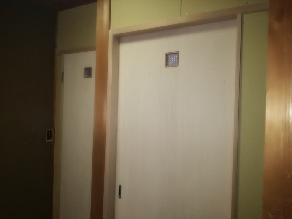 シナベニヤの建具が付きました