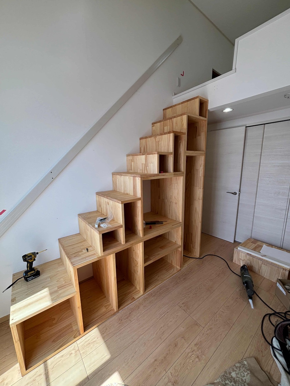 ロフト用箱階段設置