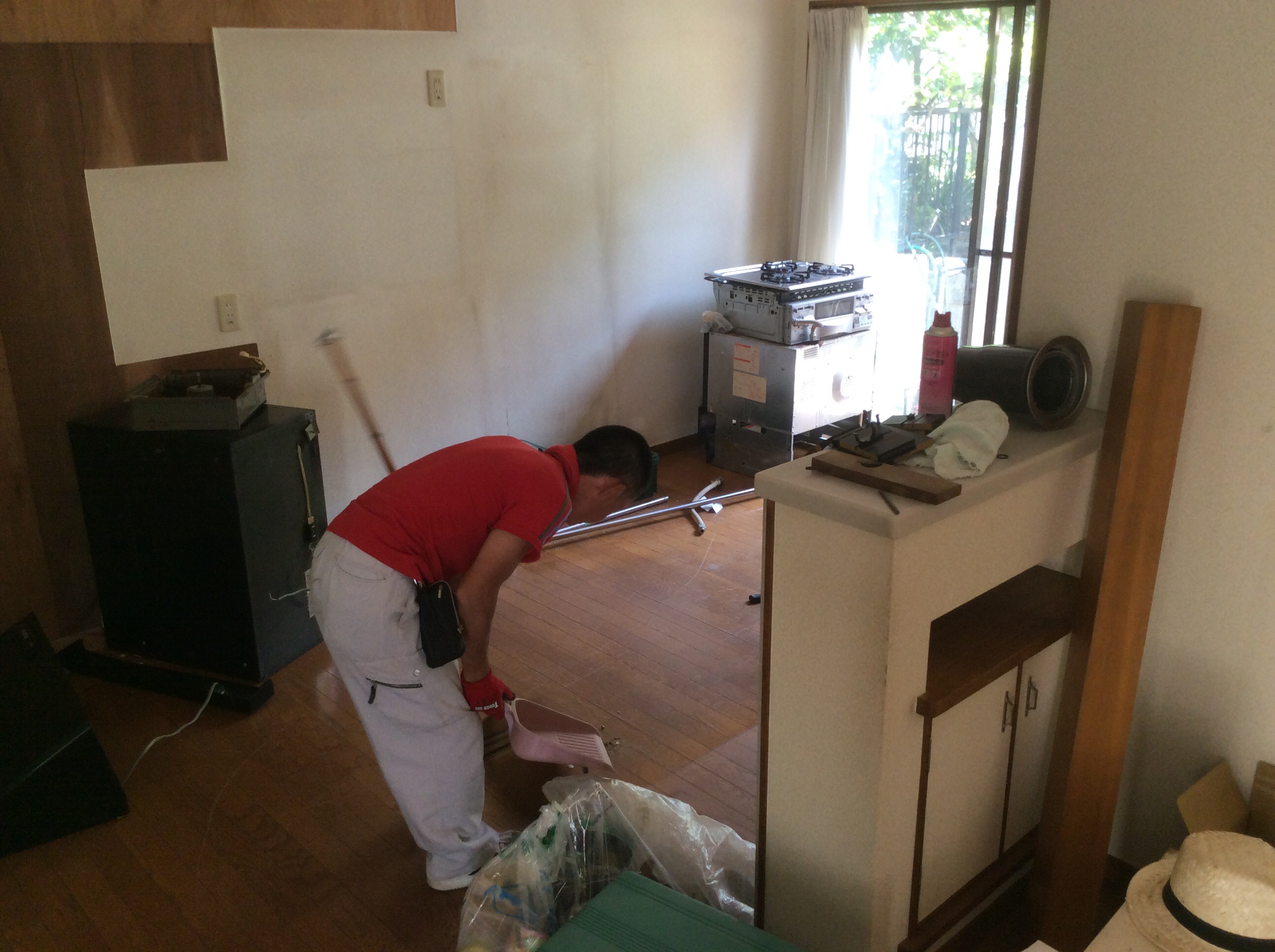 昼休憩前に掃除をする中川君！