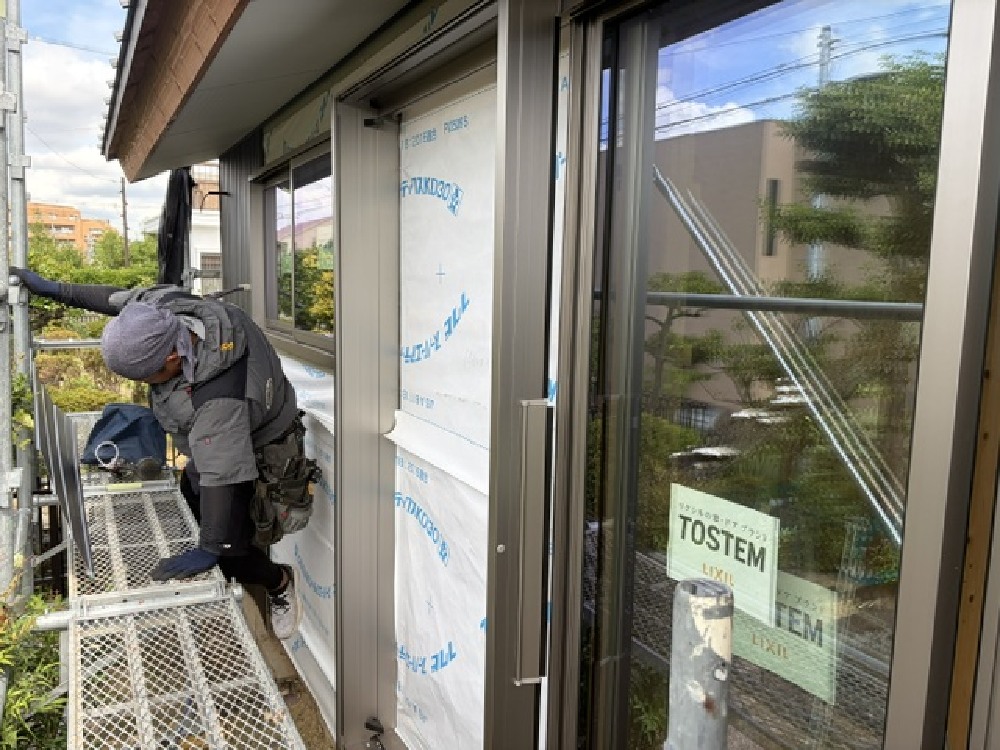 外部板金施工中