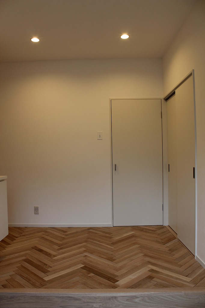 リフォーム ヘリンボーン床施工 中古戸建リノベーション 名古屋で注文住宅 古民家再生リフォームを手掛ける工務店 松美建設の施工事例