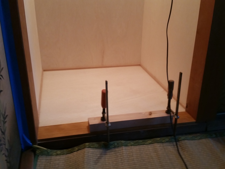 押入の造作をしています。