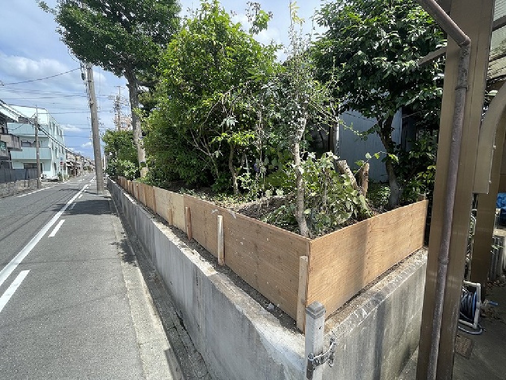土が流れ出ない様にしっかり土留め工事しました（白井）