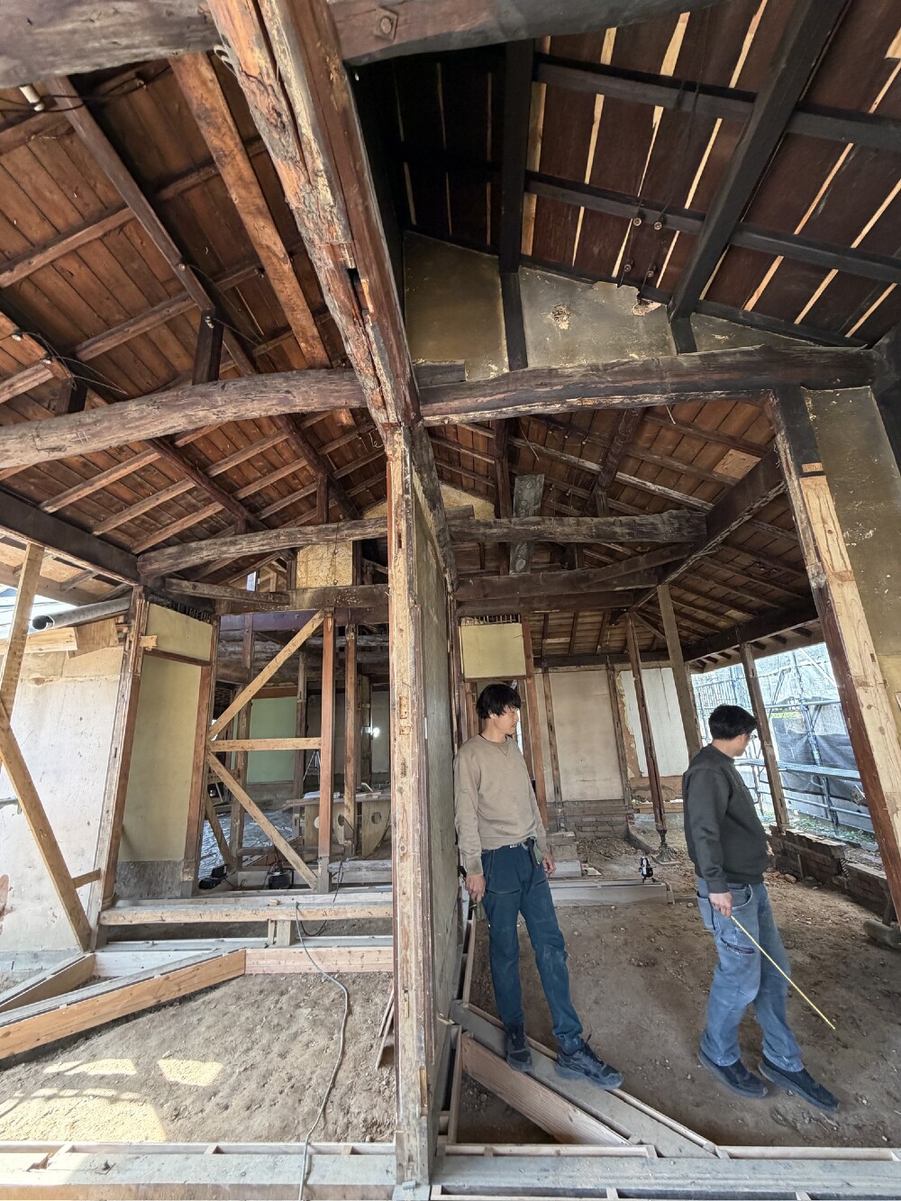 防湿コンクリートの打合せを進めています