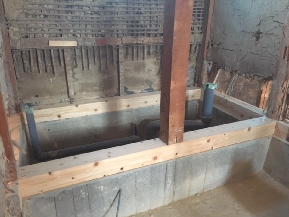 寺西です、シロアリ被害のトイレ土台を取替えました。