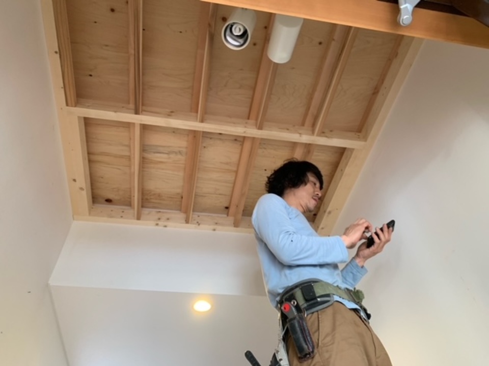 玄関吹き抜け部に床を増築