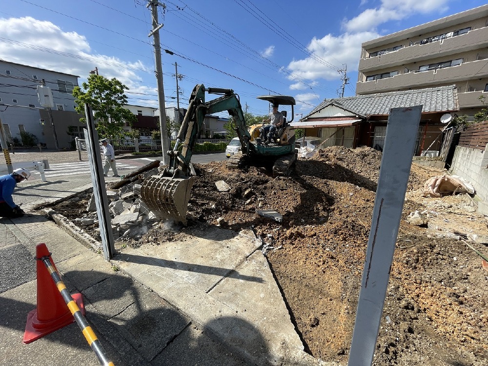 通学路にあって危険だったコンクリート製のブロック塀を解体していきます（白井）