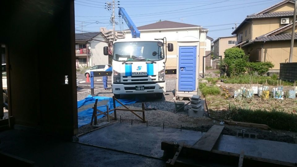 荒木です、生コン打ちが一段落したら材料がきました！パッチグー