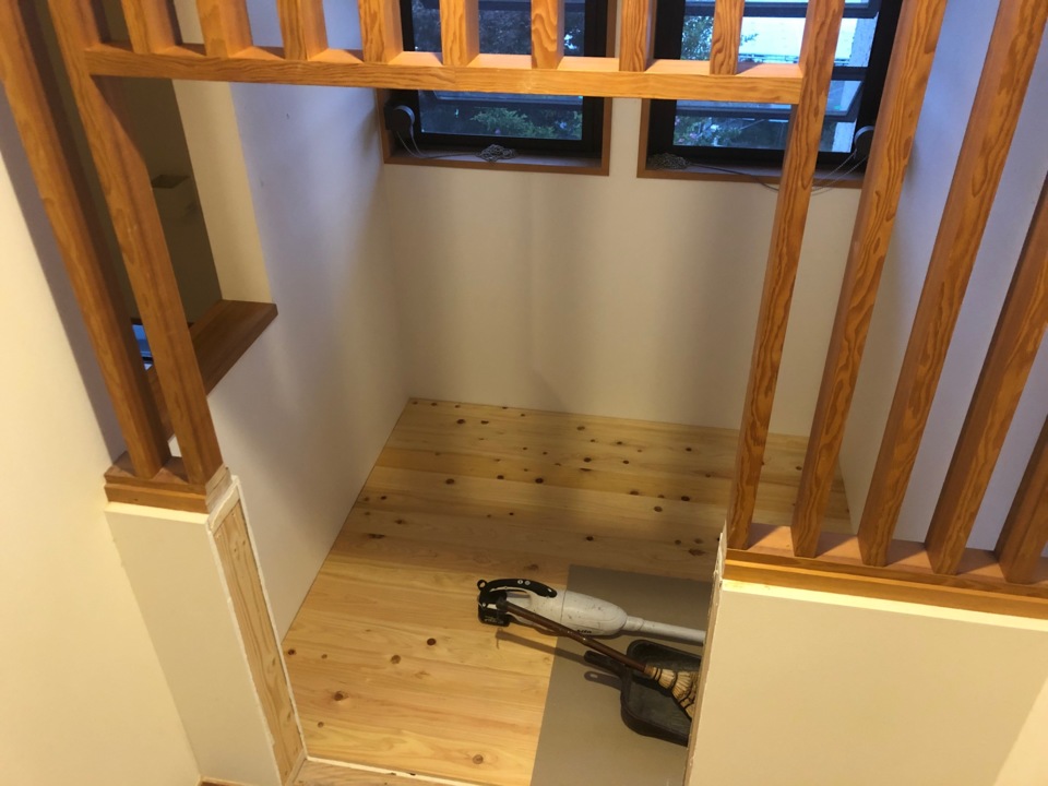 吹き抜けを部屋にするリフォームです