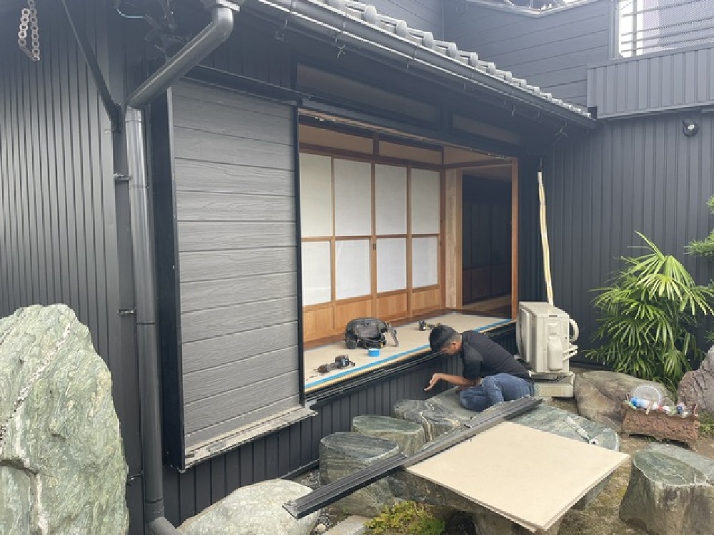 掃き出しサッシ取替中