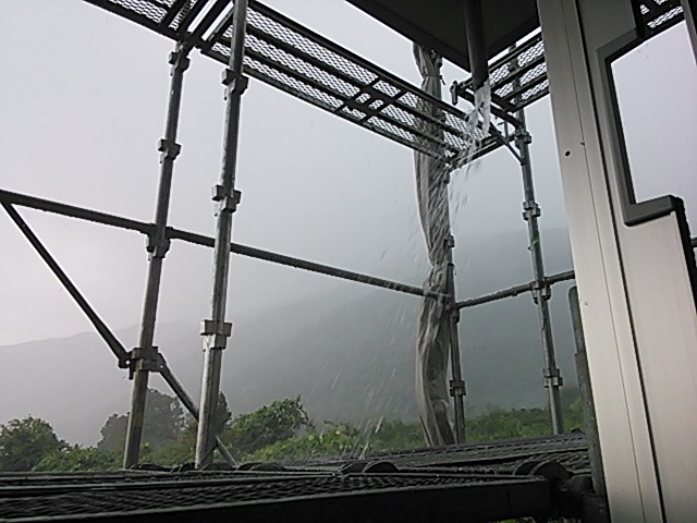 中川です、ゲリラ豪雨。かなりてこずってます。