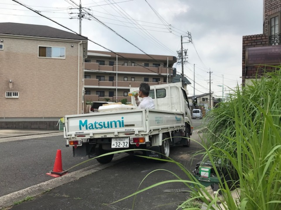 今日は涼しいので外で昼食を（寺西）