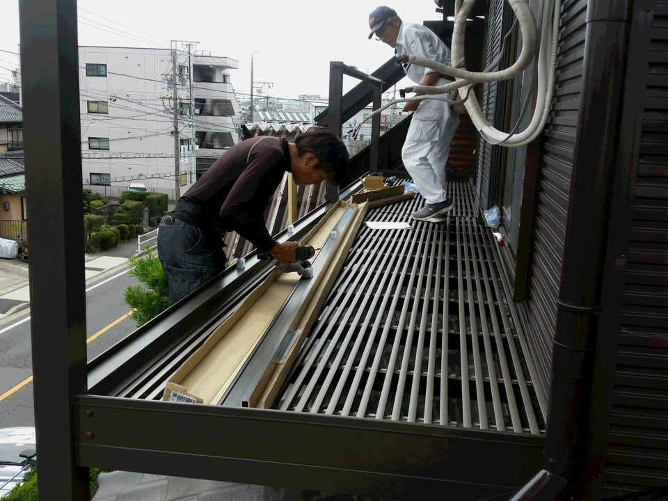 中川です、本宅のベランダ工事中。