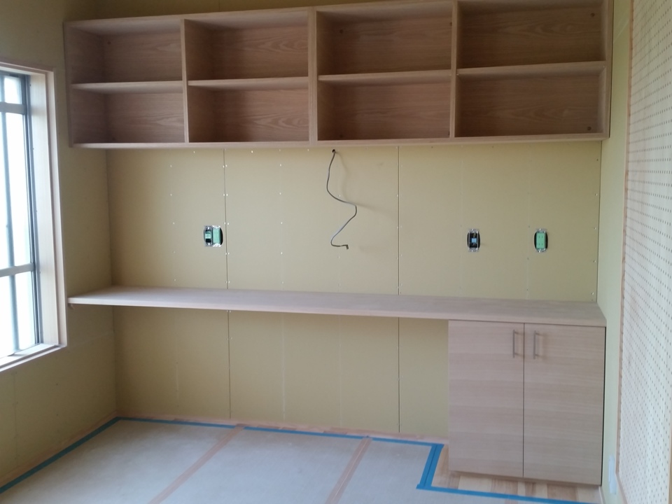 家具の取付を行いました。