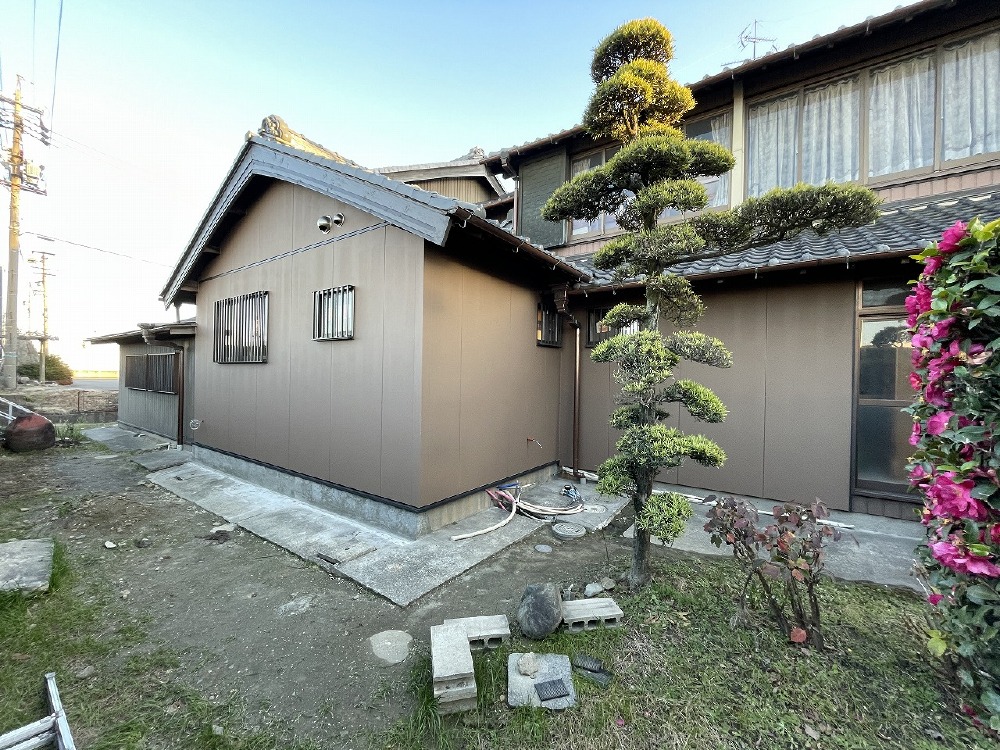 外部塗装も綺麗に完了しいい感じになりました（白井）