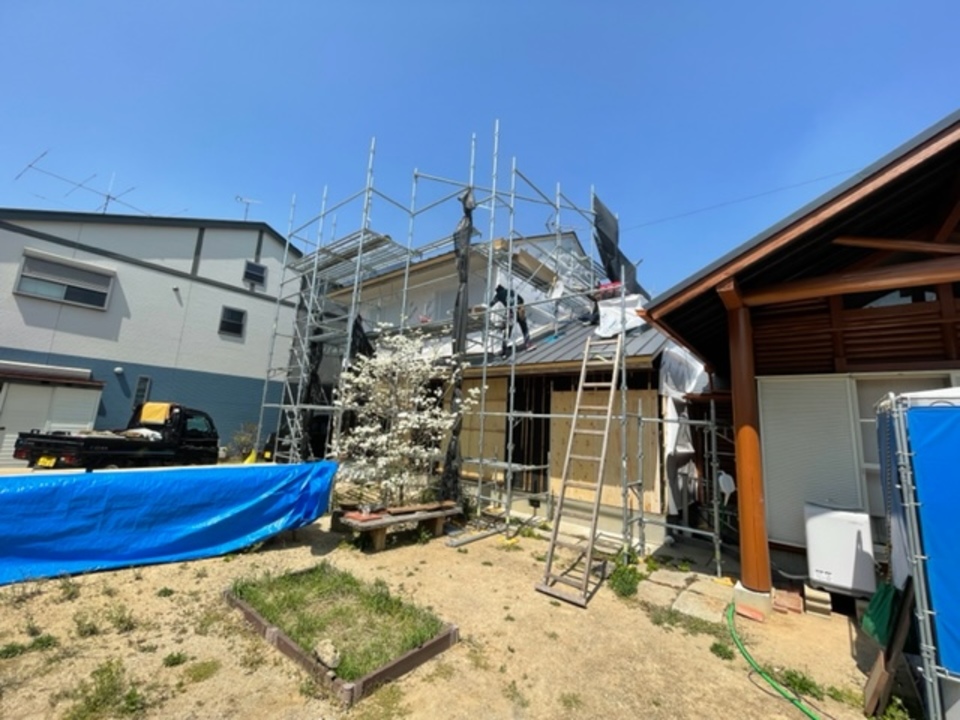 屋根板金が進んでいます（寺西）