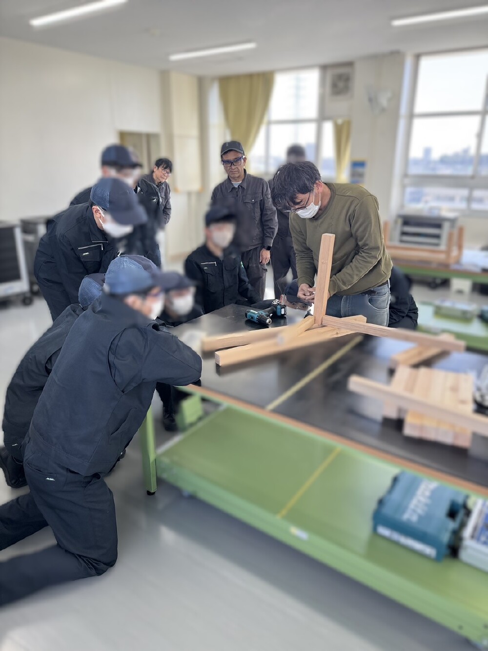 ビスの打ち方を実演。実際に見るとコツが分かりやすいですね。