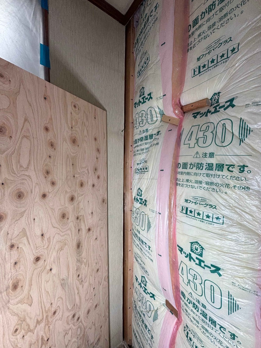 構造用合板を施工しています
