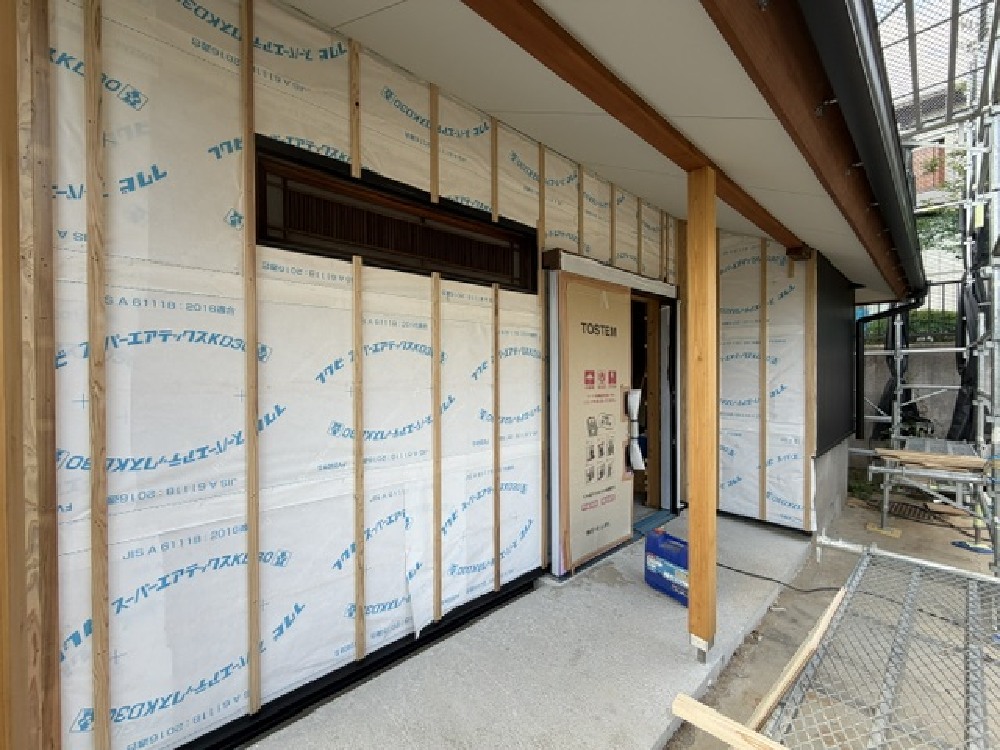 羽目板下地施工中