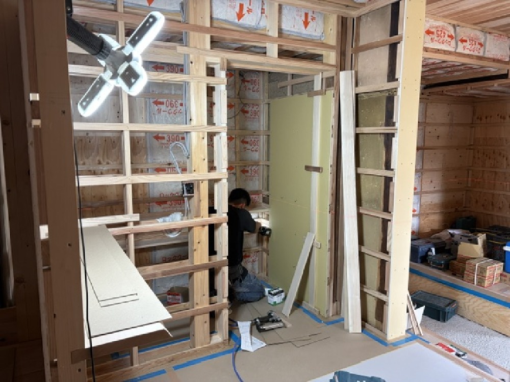 プラスターボード施工中