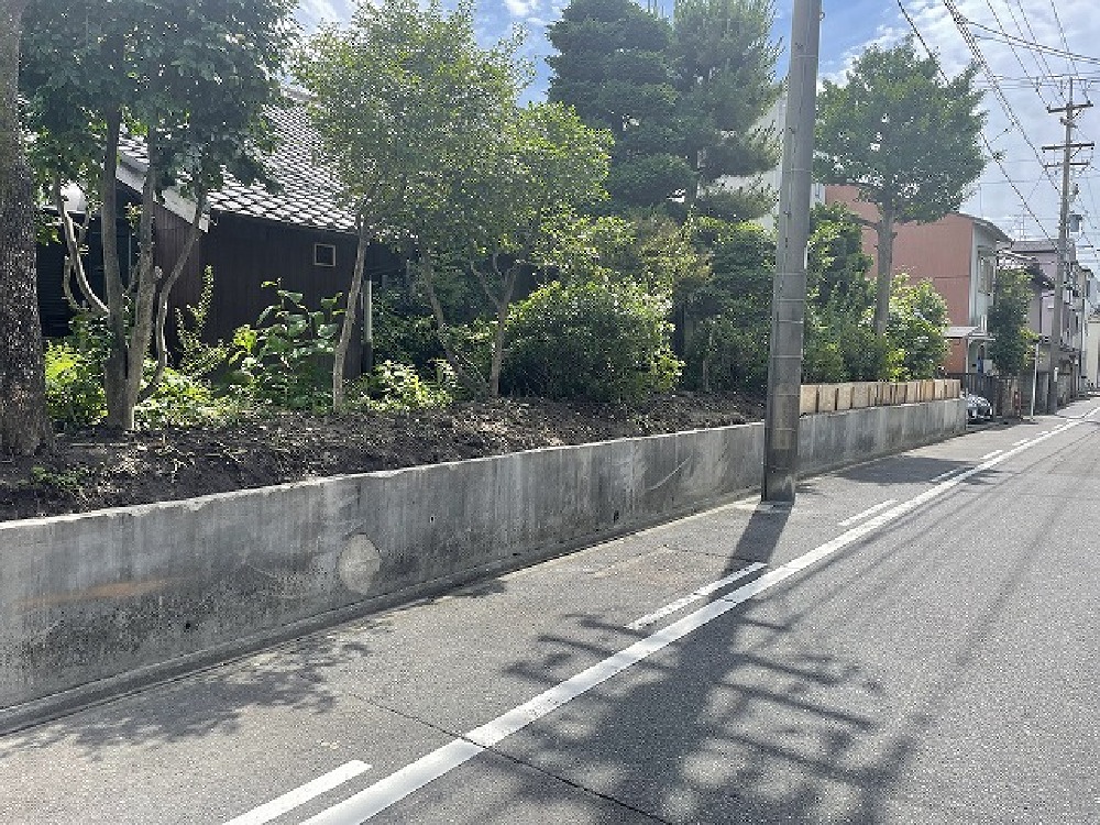 土が流れ出ない様にしっかり土留め工事しました（白井）