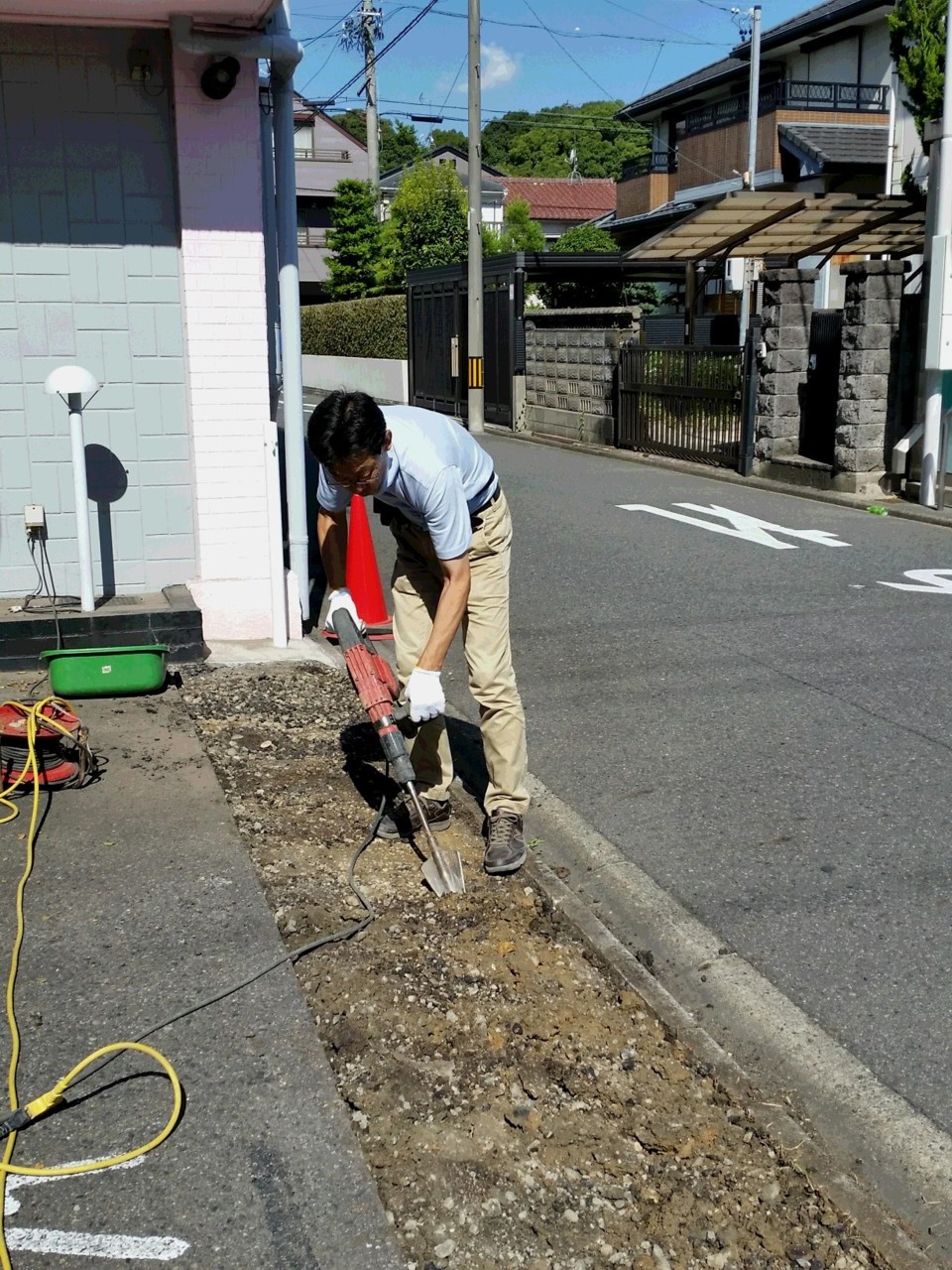 中川です、 社長みずからハツリ屋さんになってます。