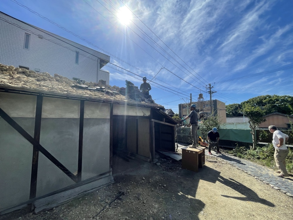 今日から小屋の解体開始です（白井）