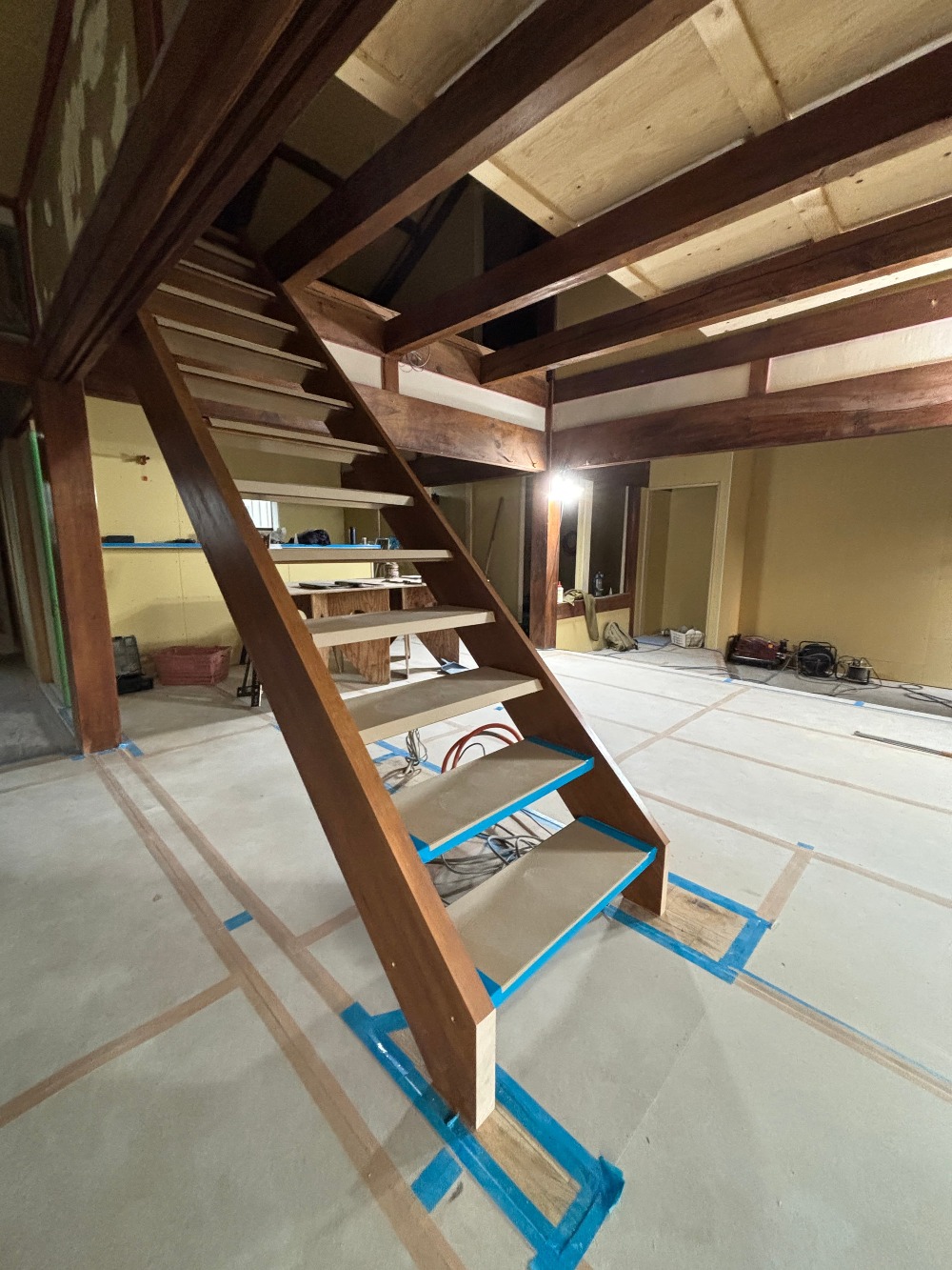 ストリップ階段施工