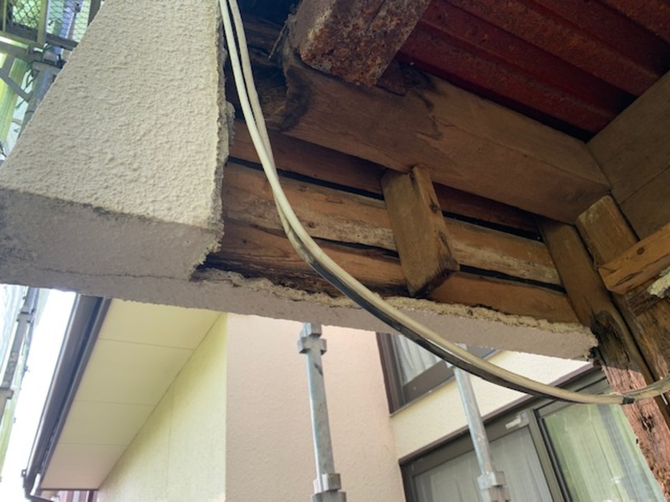 軒裏も腐って危ないので全撤去しました（ルーテル教会様）