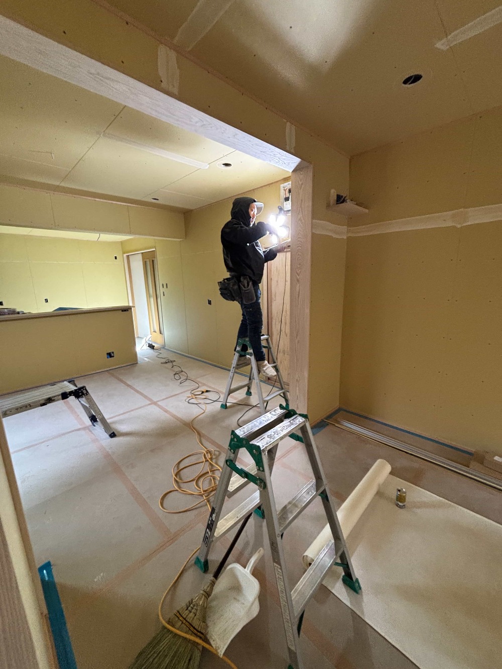 今日からクロス工事開始