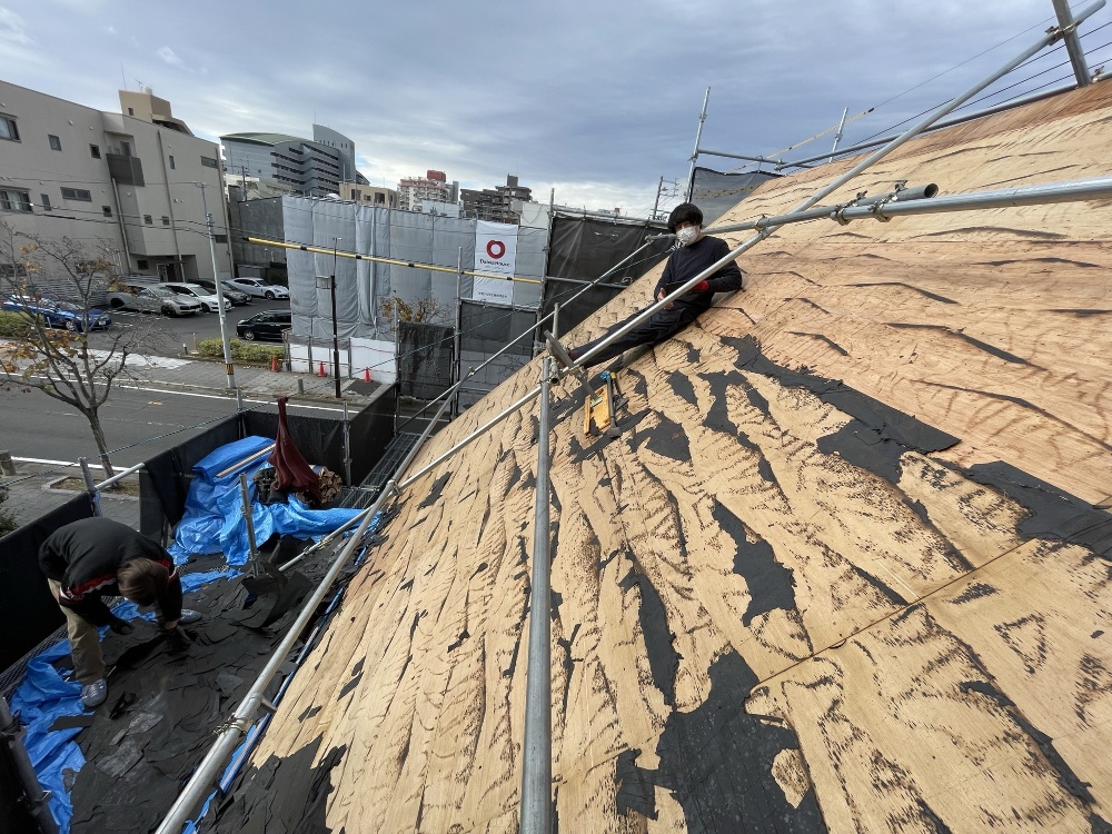 礼拝堂 屋根片面完了です（白井）