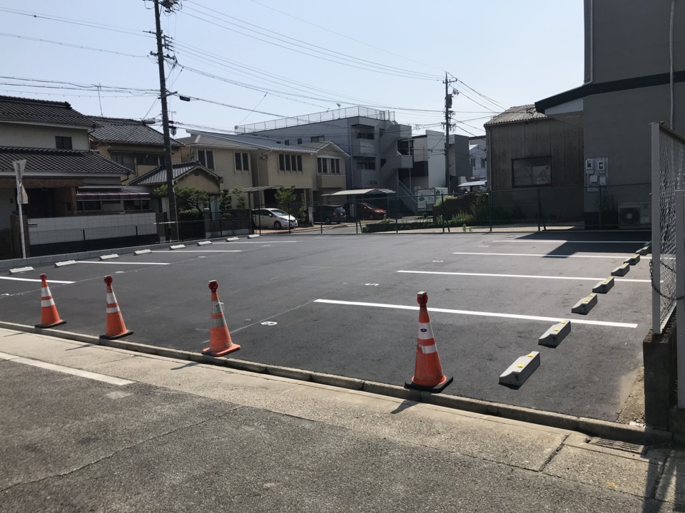 ライン引き、車止めも終了しました。