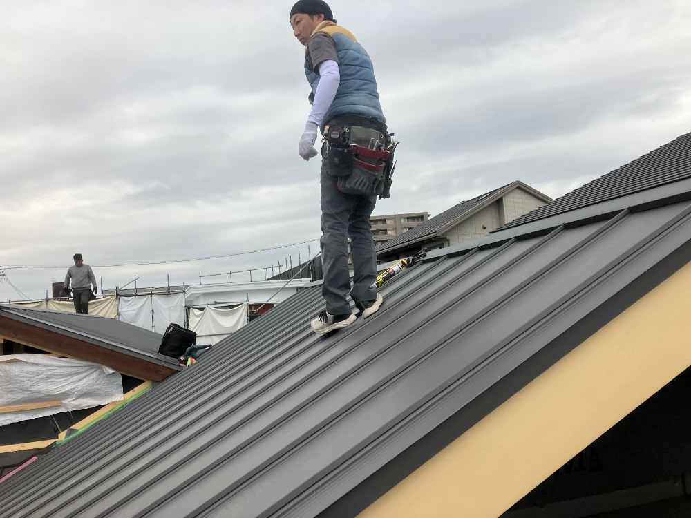 屋根工事もあと少しです