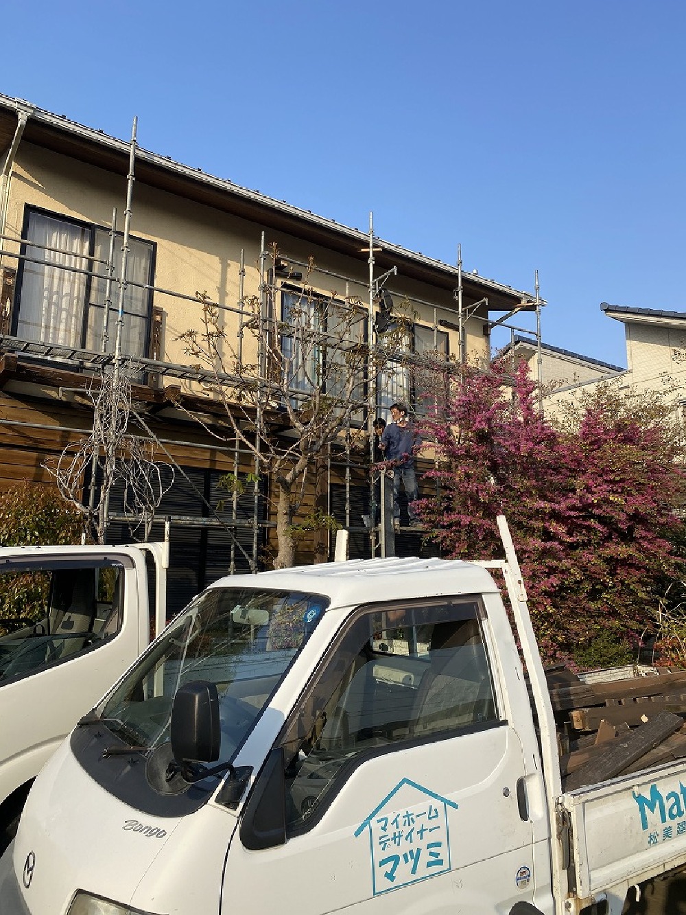 （緑区・M様邸バルコニー工事）劣化の酷い木製バルコニーの改修工事が始まりました