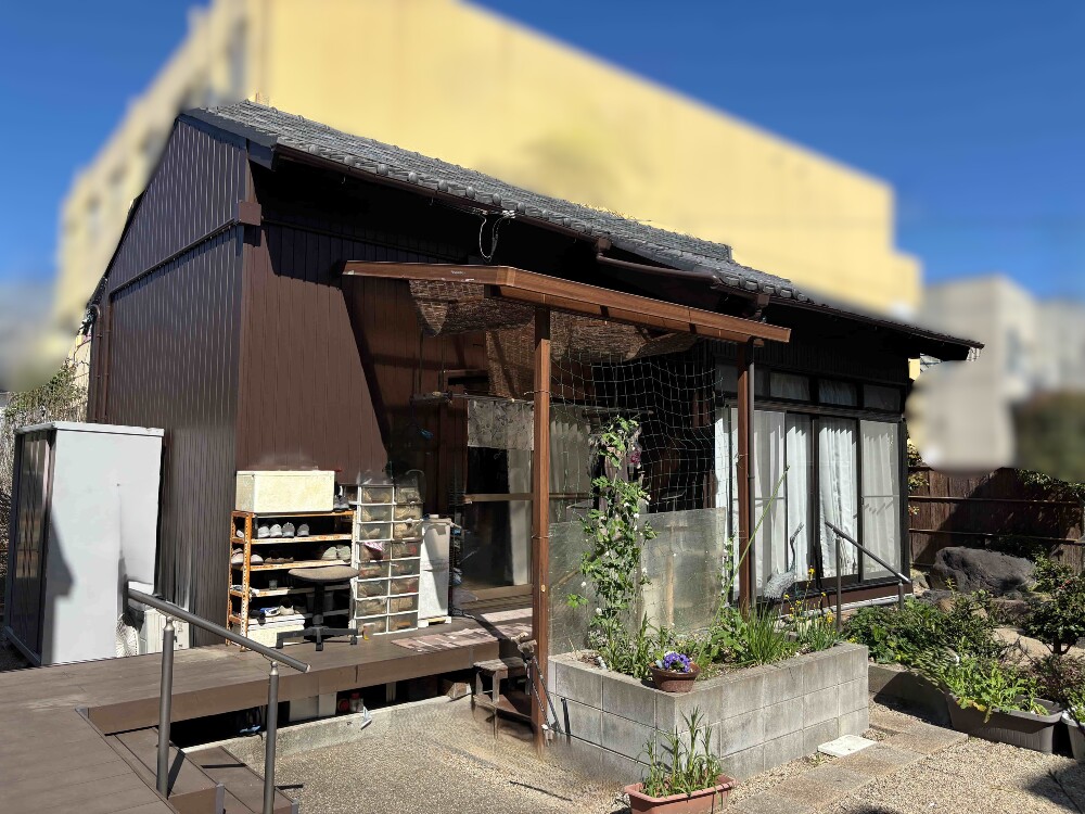 足場の解体と物置の移動が完了し、すべての工事が無事完了しました。