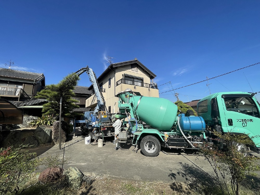 ポンプ車を駆使し 生コン打設しました（白井）