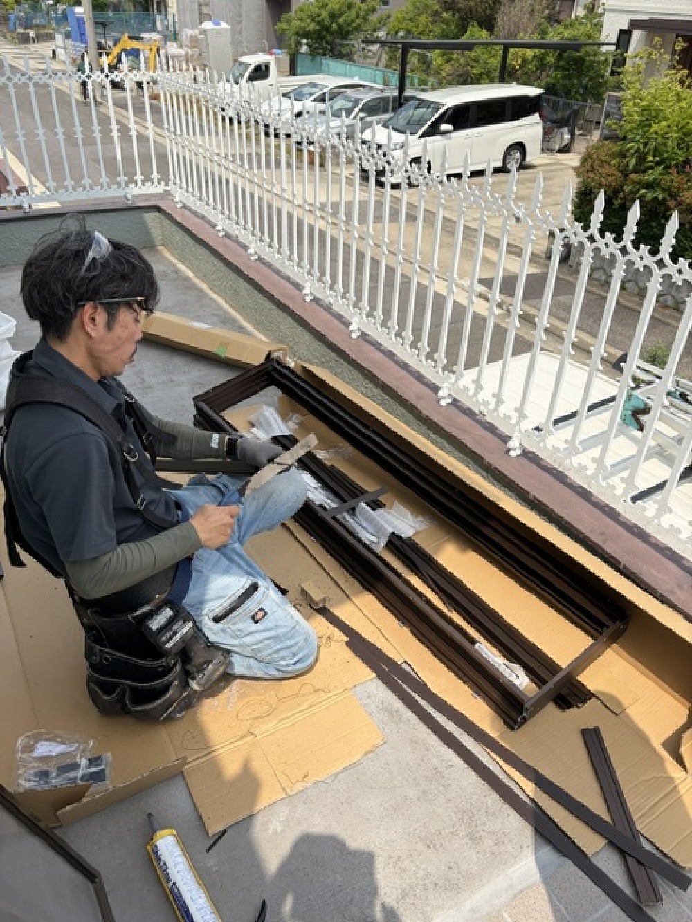 今日は、窓リノベ補助金を使った、玄関ドアの取替、窓の交換工事をしています。