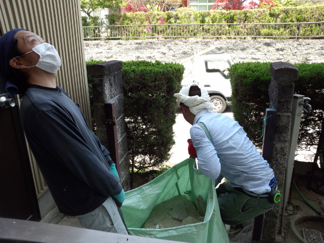 重いよー。肩にベルトが食い込む