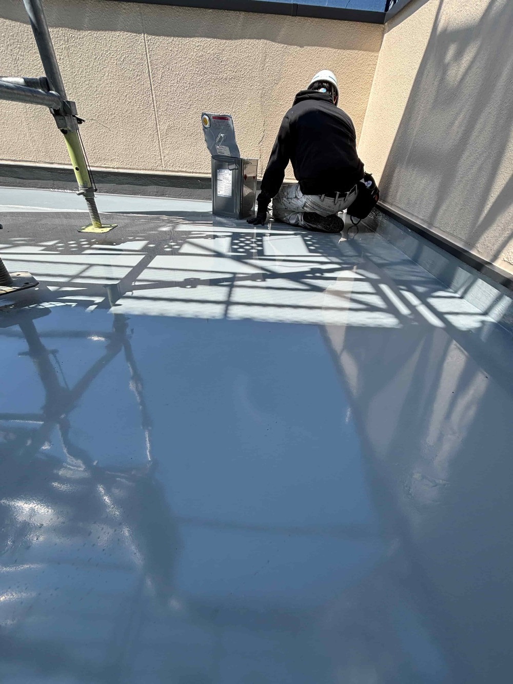 トップコート（仕上げ材）施工していきます