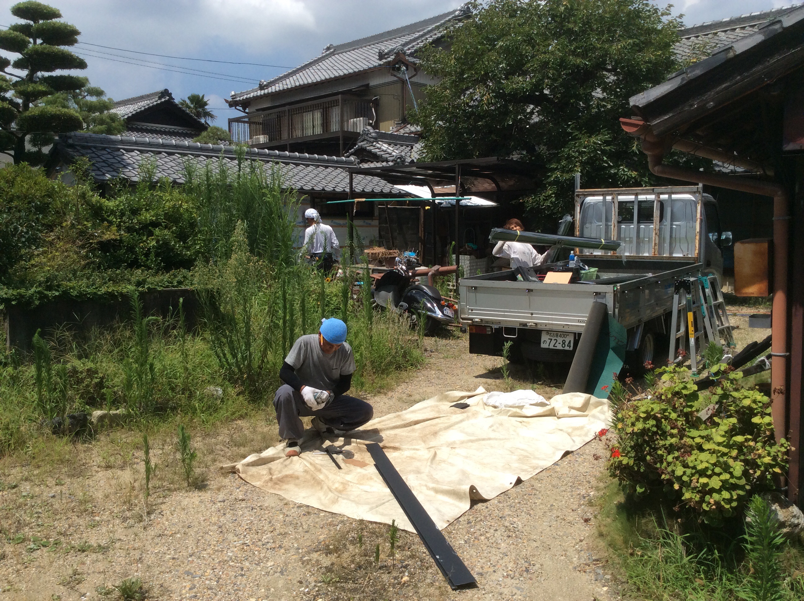 重谷板金さん、３人組みです。