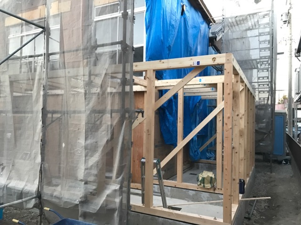白井です、明日は屋根です。
