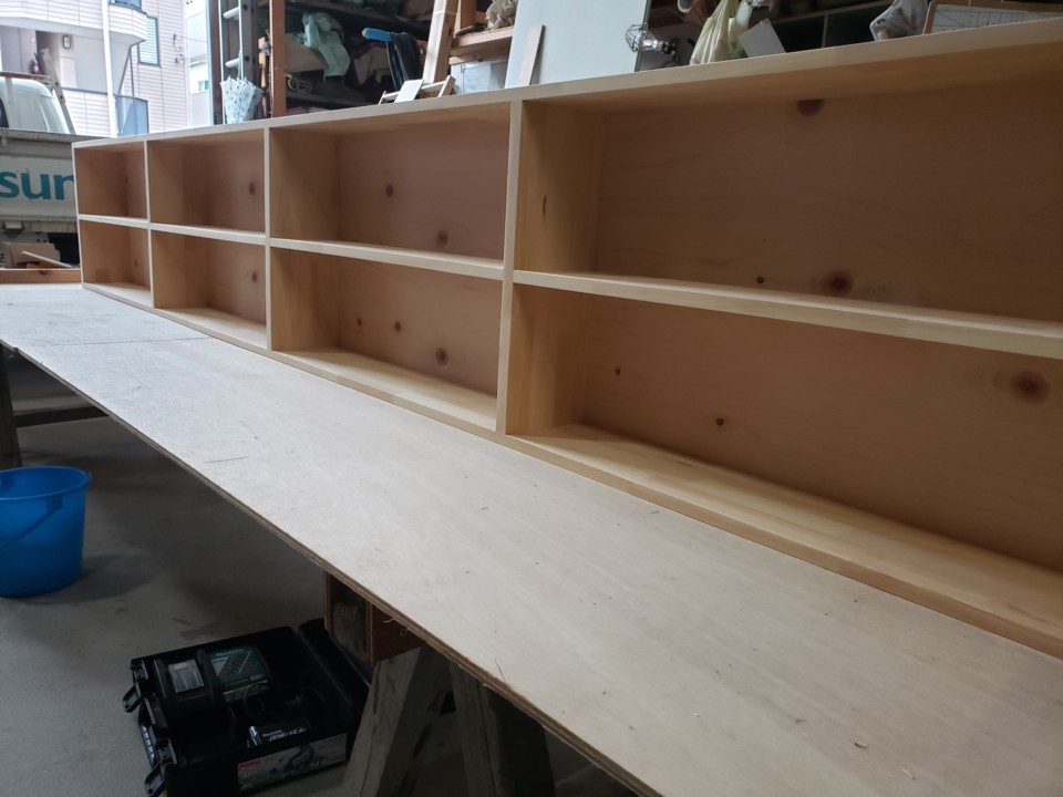 本棚造りに精を出しています！手作り家具もお気軽にご相談ください。