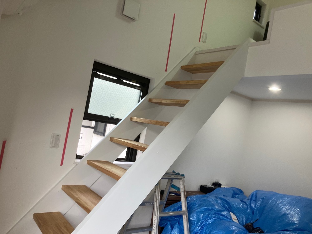 無事ロフトへの階段がかかりました