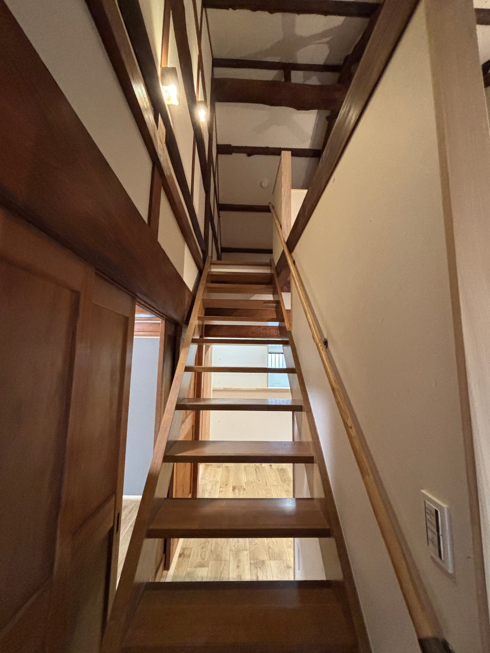 照明器具の最終調整も完璧です