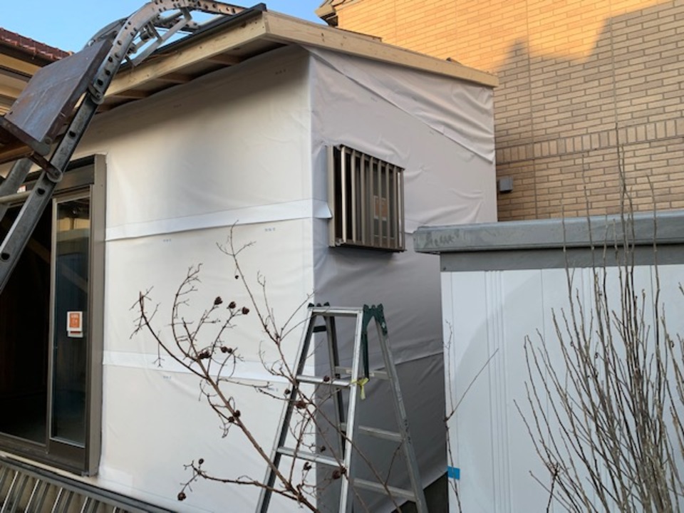 外部プラスターボードを貼り、透湿シートを貼りました。