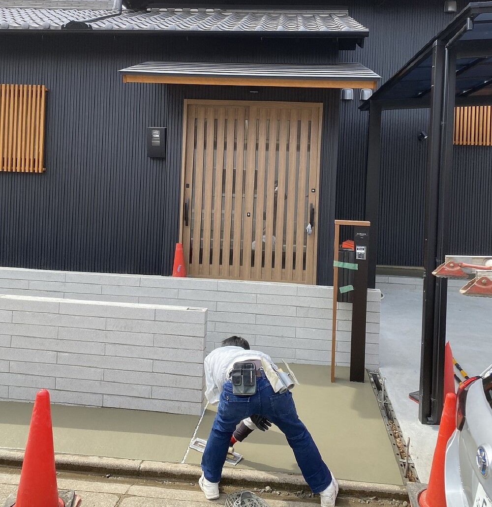 今日はアプローチの土間コン打ちです