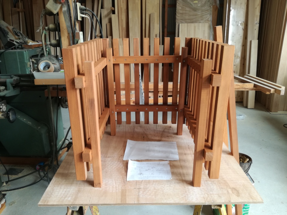 荒木です、ポンプを隠す格子を作成しました！