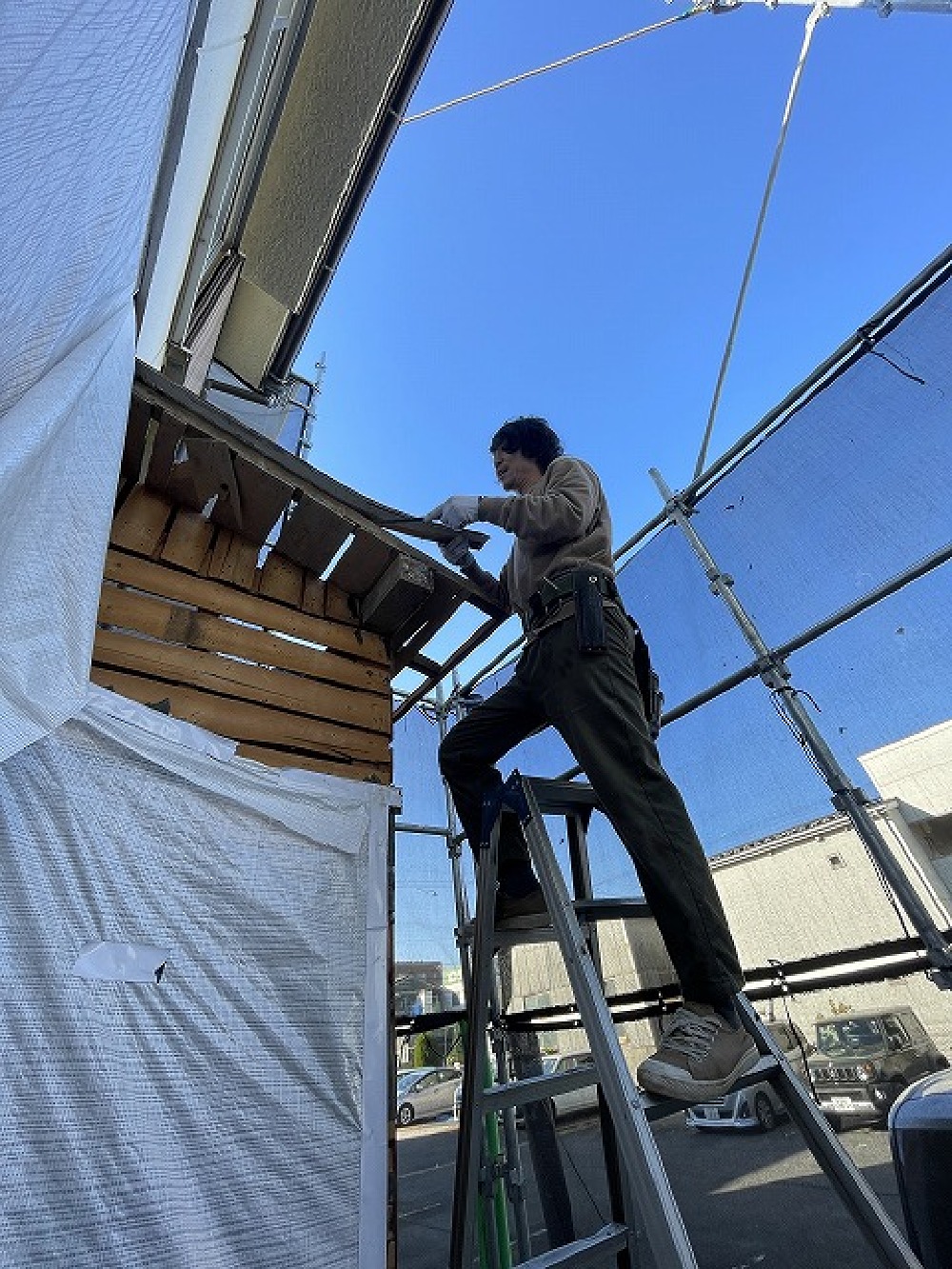 風呂部解体中の寺やん。  傷みがかなり激しい、、、、、、。（白井）